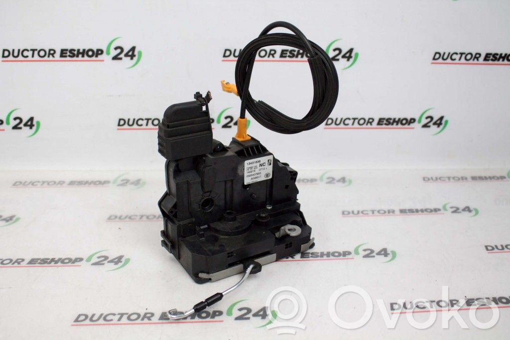 Opel Corsa E Front door lock 