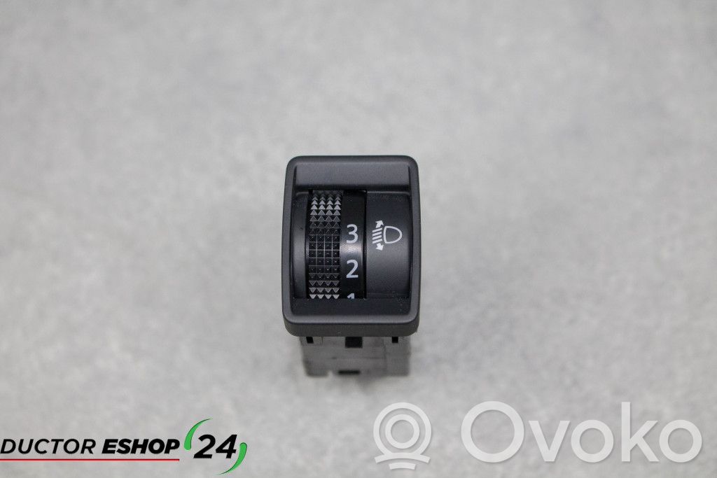 Headlight level adjustment motor