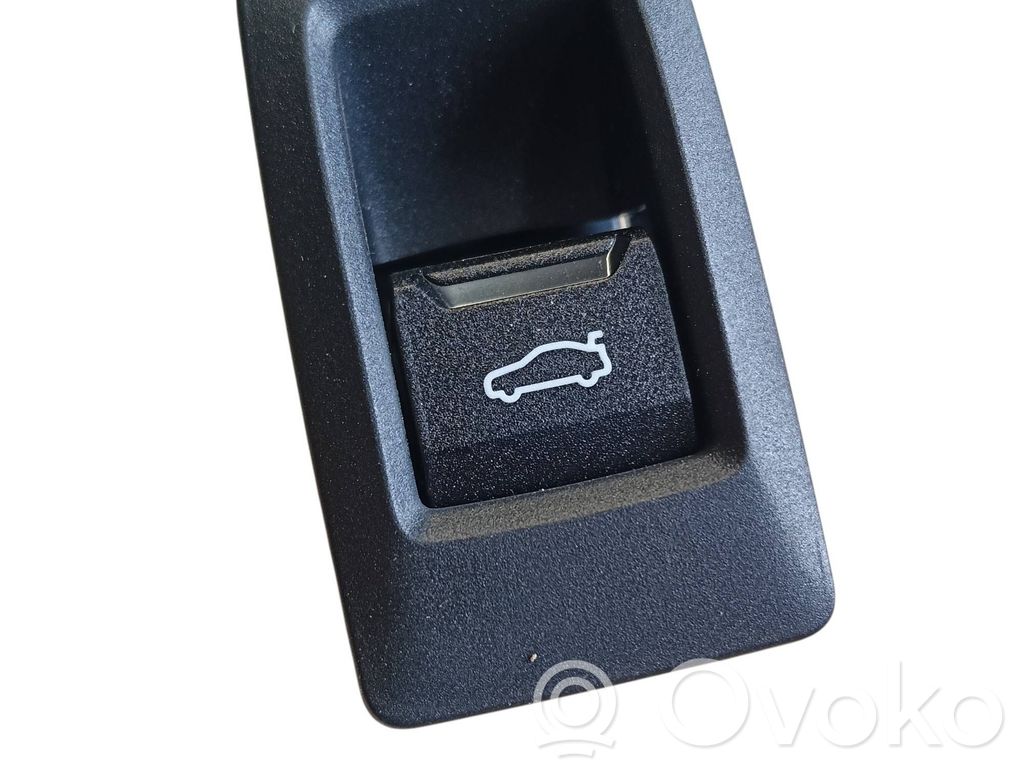 BMW X1 U11 Tailgate/boot open switch button 