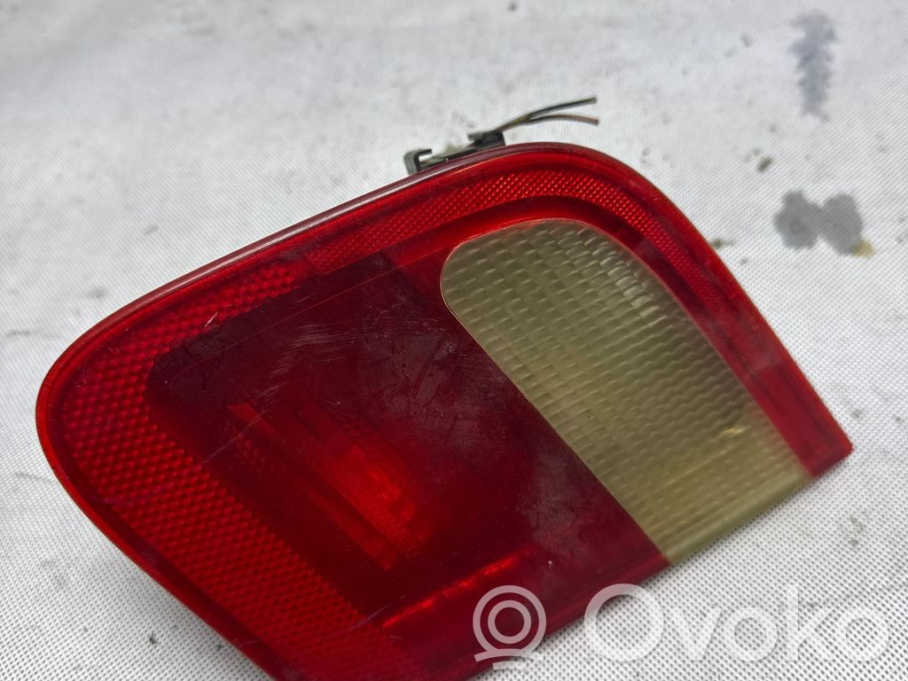 Tailgate rear/tail lights   230522R