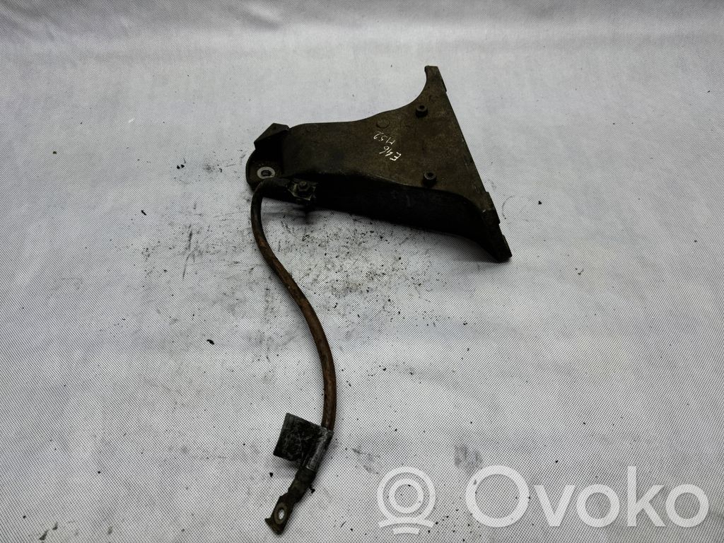BMW 5 E39 Engine mounting bracket 