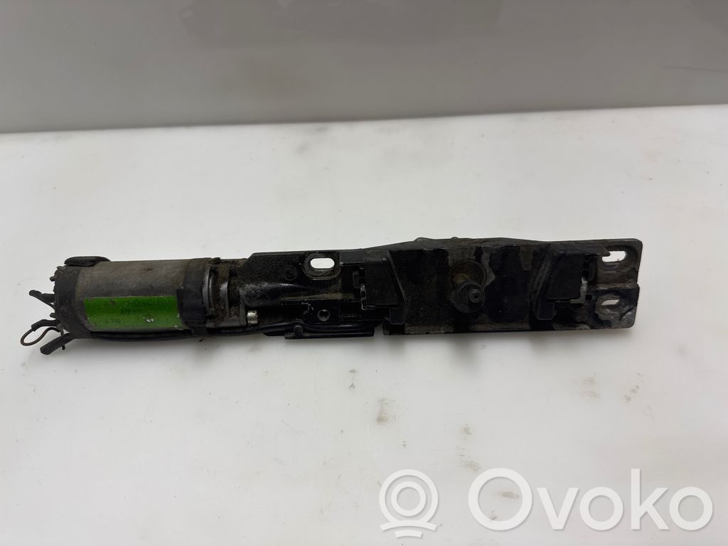 BMW 7 E38 Pritraukėjas galinio dangčio 