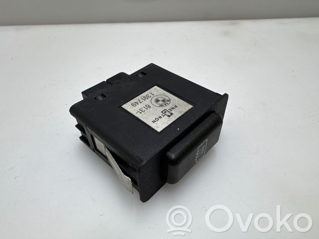 BMW 5 E34 Logu elektriskās apsildes slēdzis 