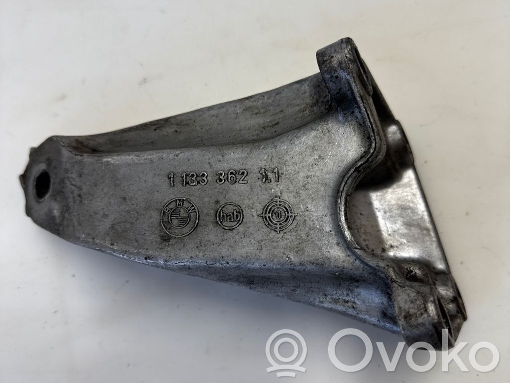 BMW 5 E34 Engine mounting bracket 
