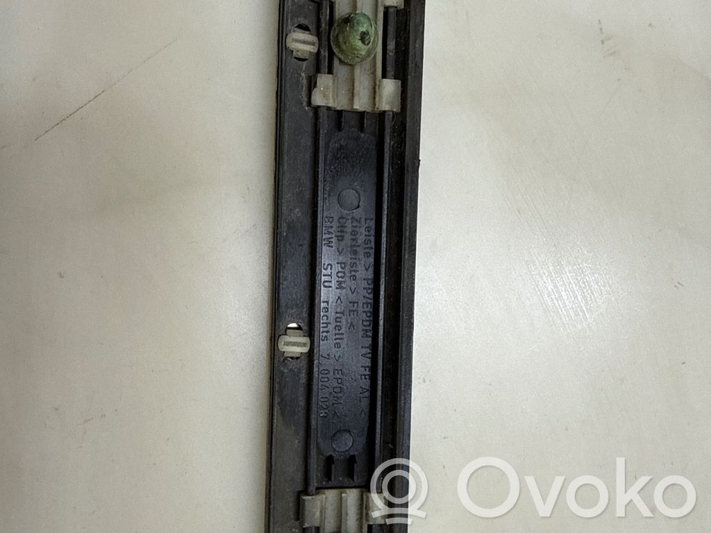 BMW 5 E39 Apdaila sparno (moldingas) 