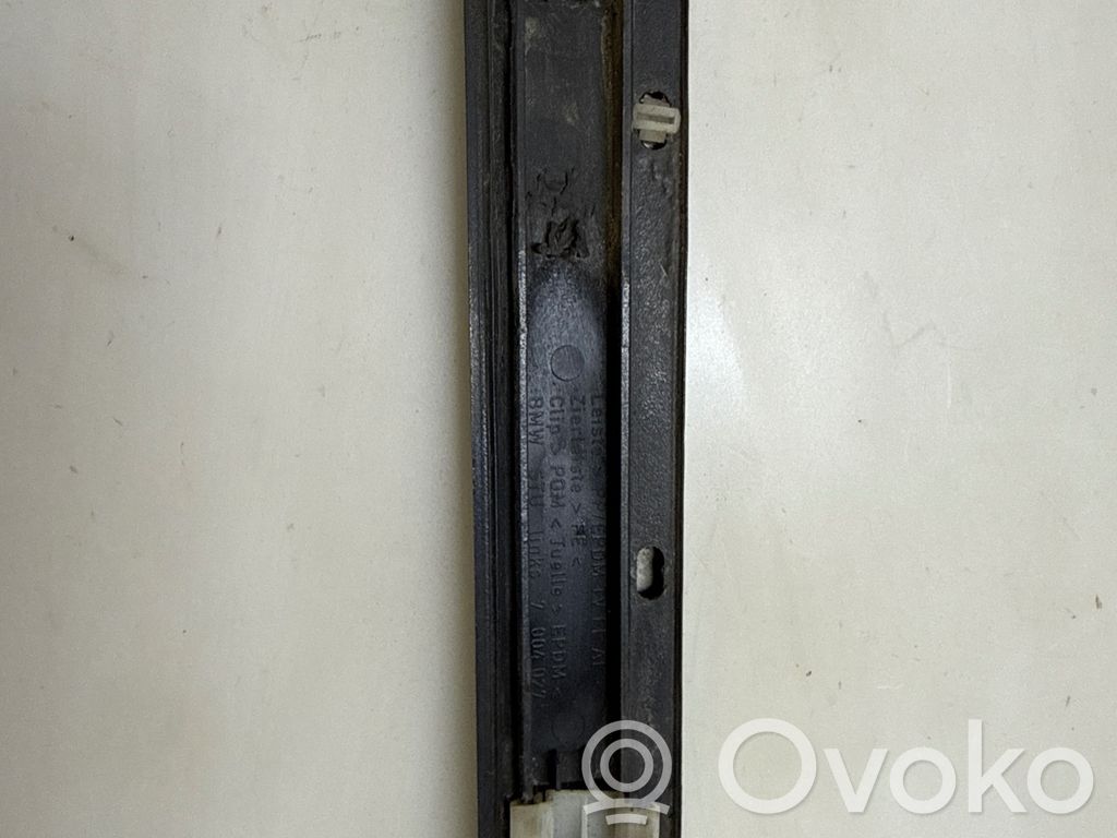 BMW 5 E39 Apdaila sparno (moldingas) 