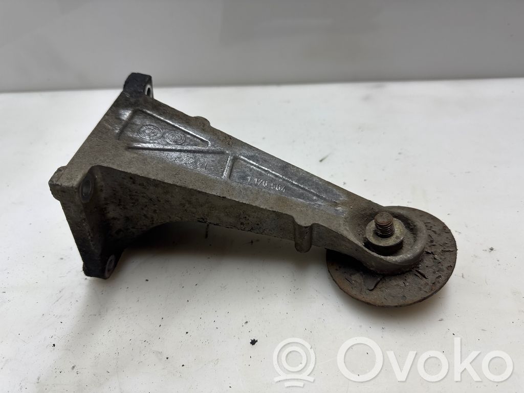 BMW 3 E30 Engine mounting bracket 