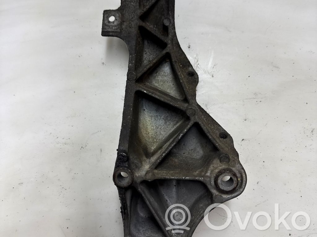 BMW 3 E36 Engine mounting bracket 
