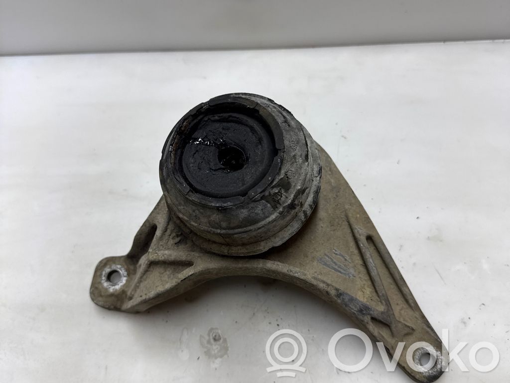 BMW 5 E39 Engine mounting bracket 