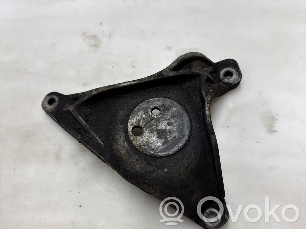 Engine mounting bracket   1096080