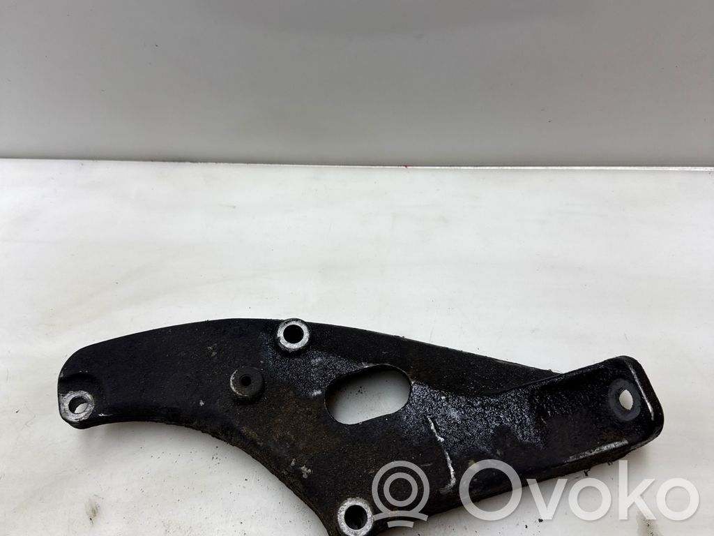 BMW 5 E34 Engine mounting bracket 
