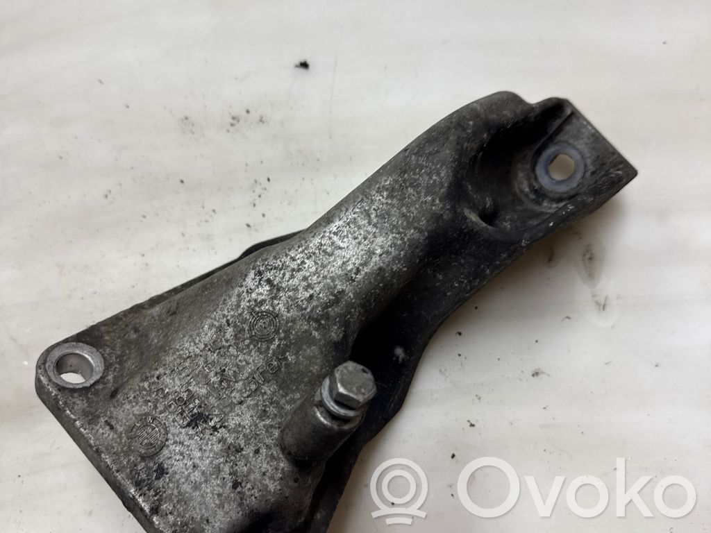 BMW 3 E46 Engine mounting bracket 