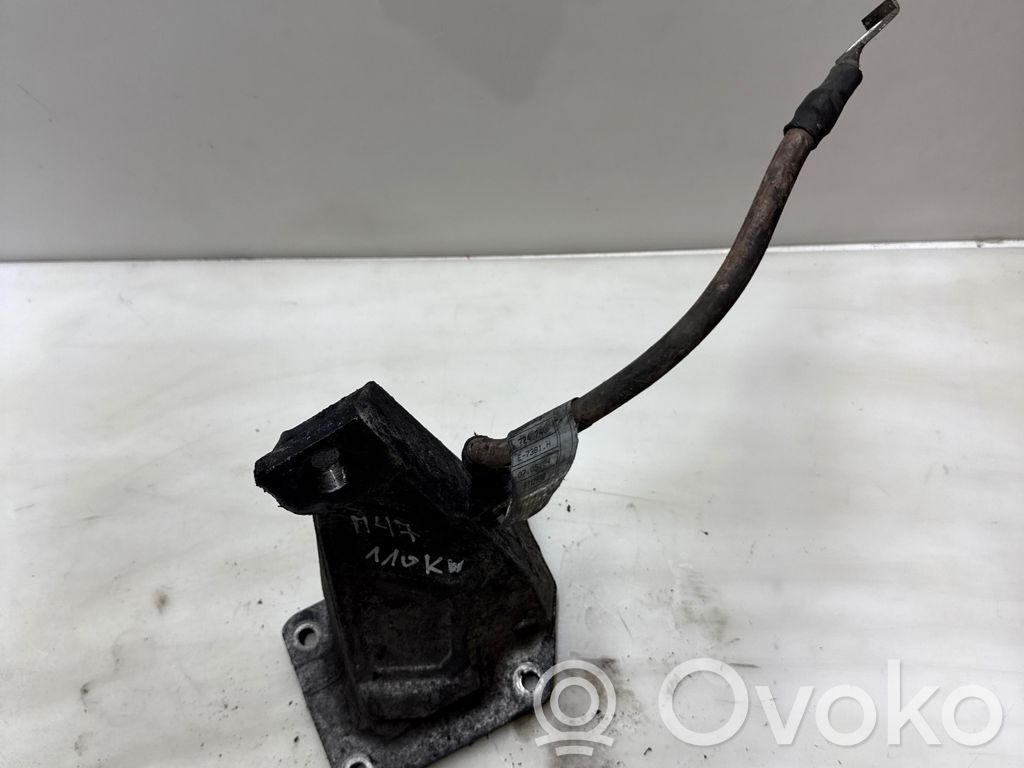 BMW 3 E46 Engine mounting bracket 