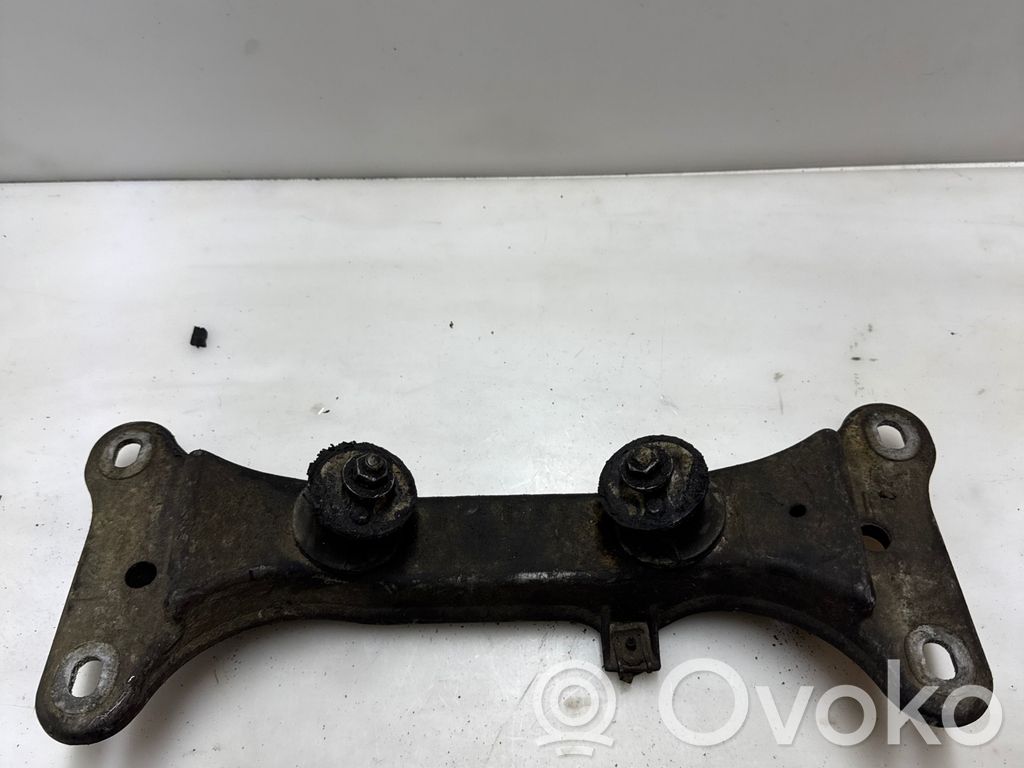 BMW 1 E81 E87 Pavarų dėžės tvirtinimo kronšteinas 