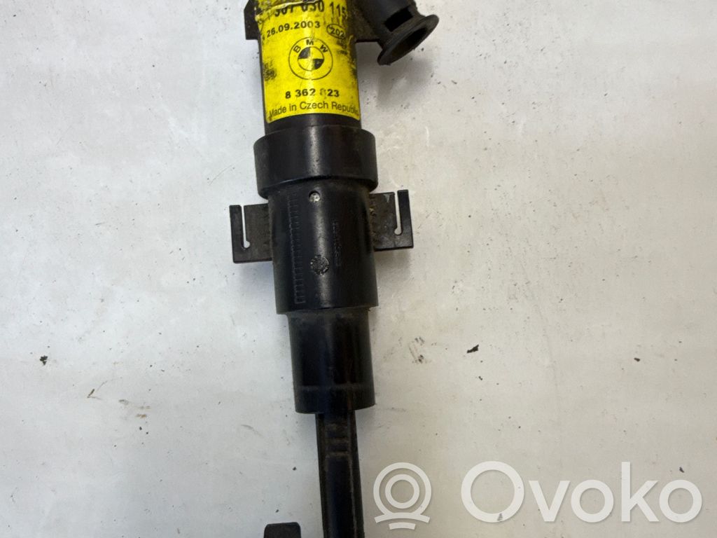 BMW 3 E46 Headlight washer spray nozzle 