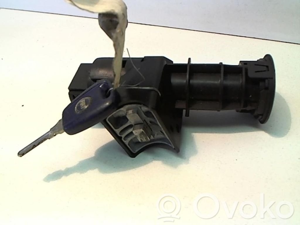 Fiat Punto (188) Virtalukko 
