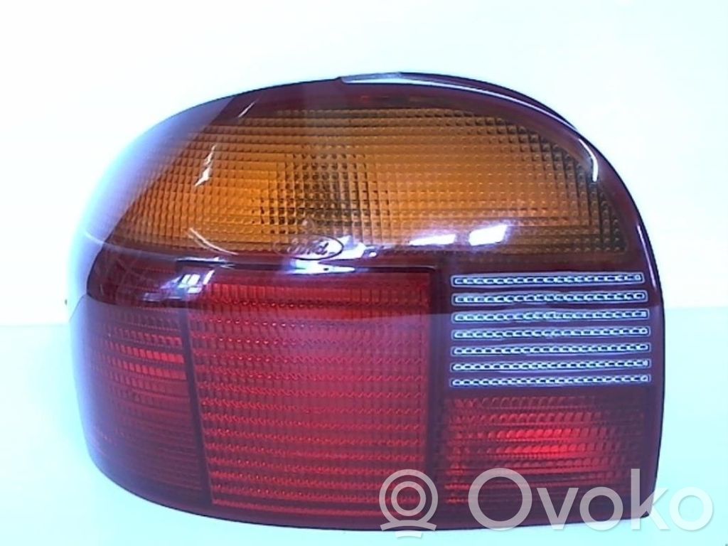 Ford Mondeo MK I Feux arrière / postérieurs 