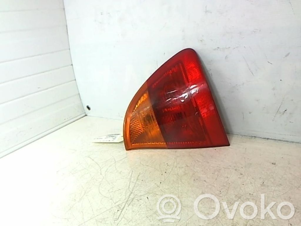 BMW 3 E46 Задний фонарь в кузове 