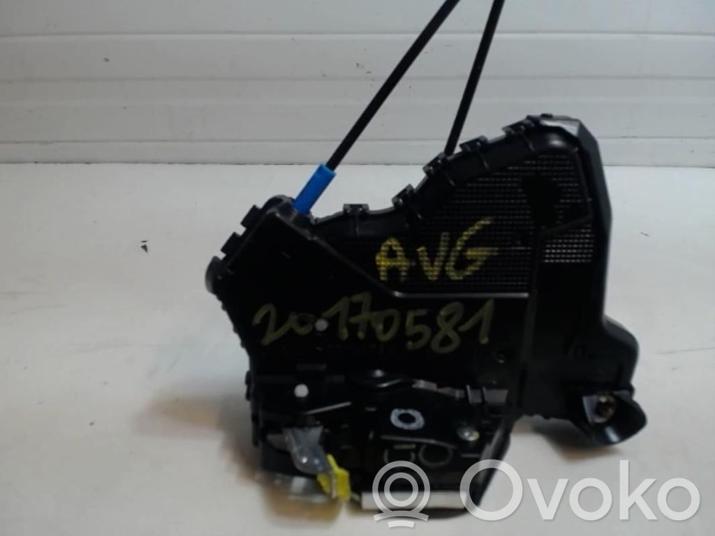 Toyota Auris E180 Front door lock 