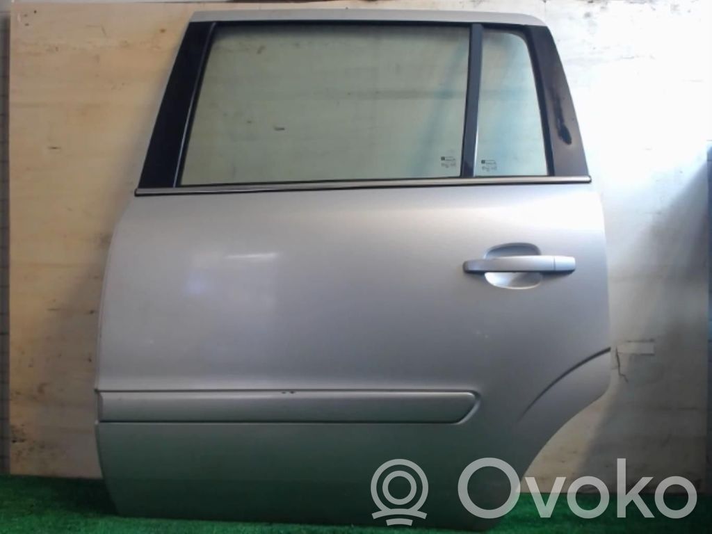 Opel Zafira B Puerta trasera 