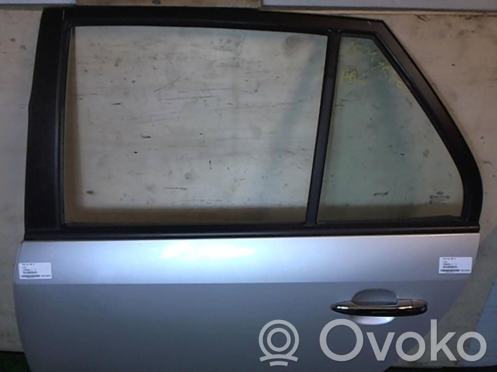 KIA Carens II Puerta trasera 