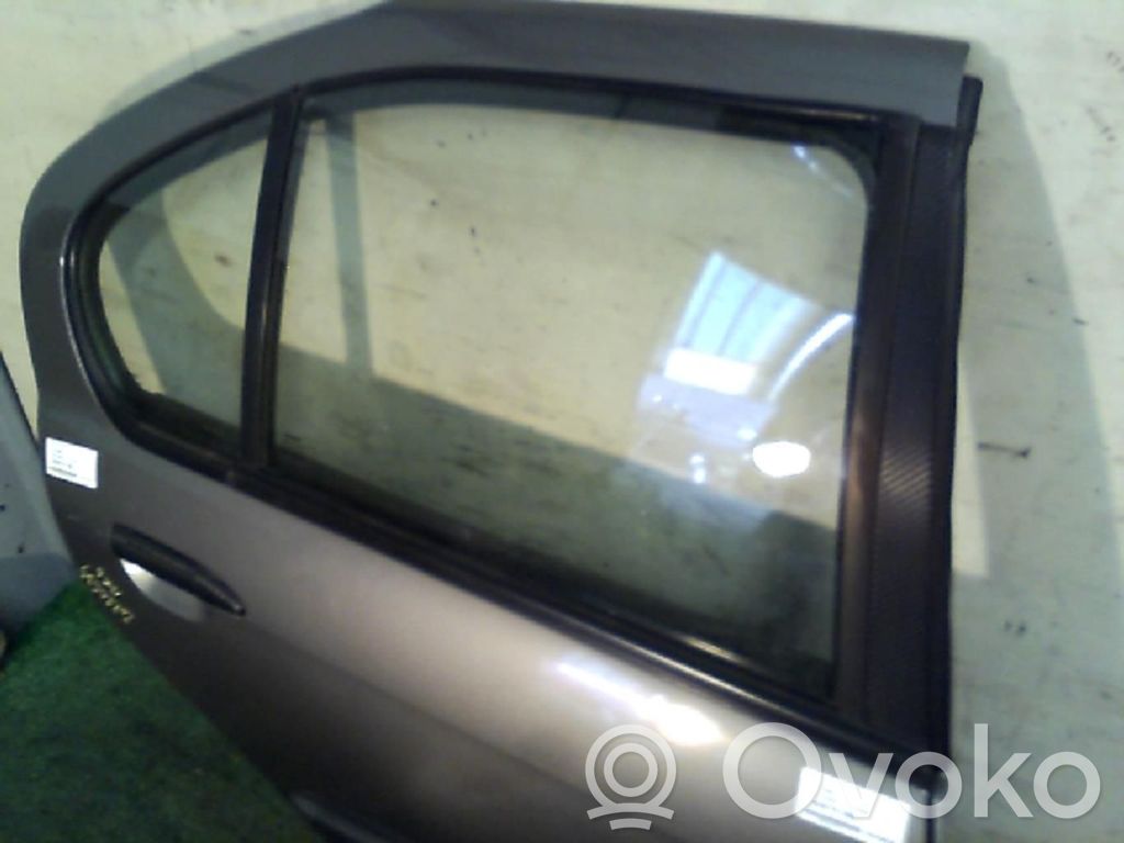 Nissan Primera Puerta trasera 