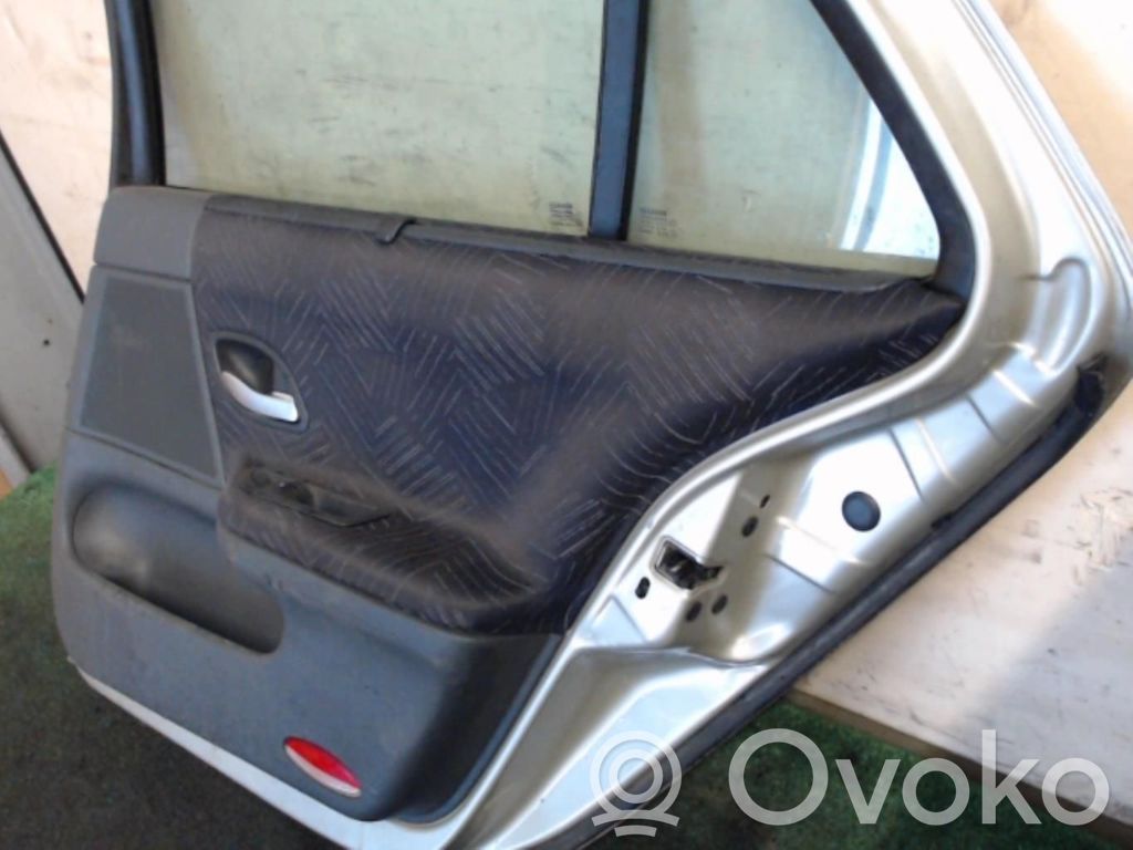 Renault Laguna II Puerta trasera 