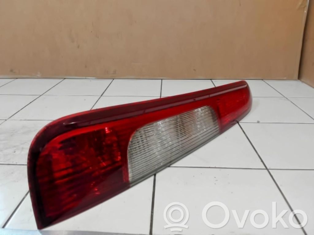 Ford C-MAX I Aizmugurējais lukturis virsbūvē 