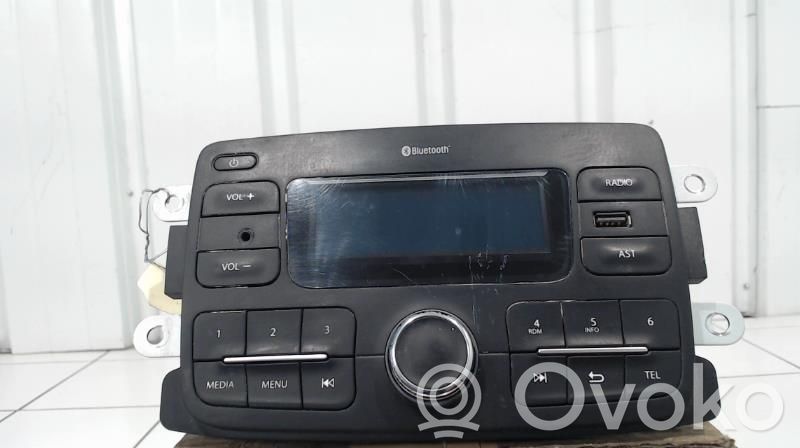 Dacia Sandero Unitate principală radio/CD/DVD/GPS 