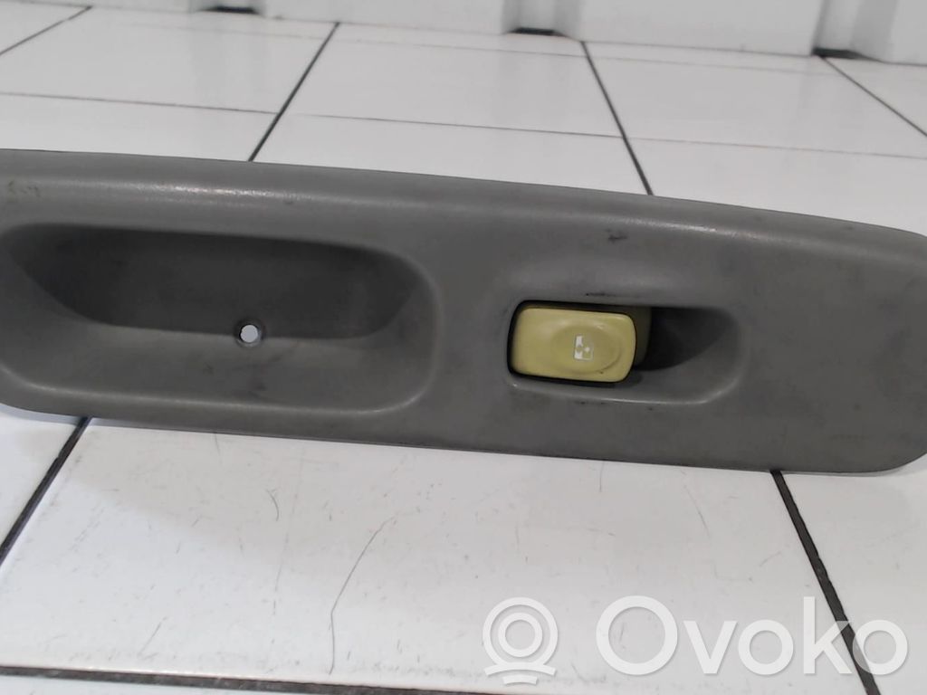 Renault Twingo I Electric window control switch 