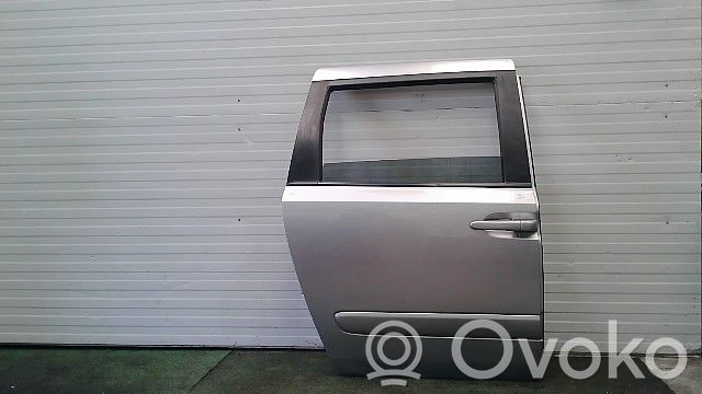 KIA Carnival Puerta trasera 