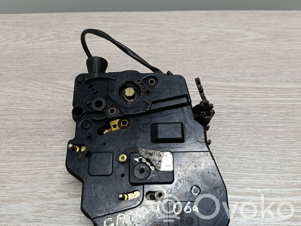 Volkswagen Caddy Zamek klapy tylnej / bagażnika 