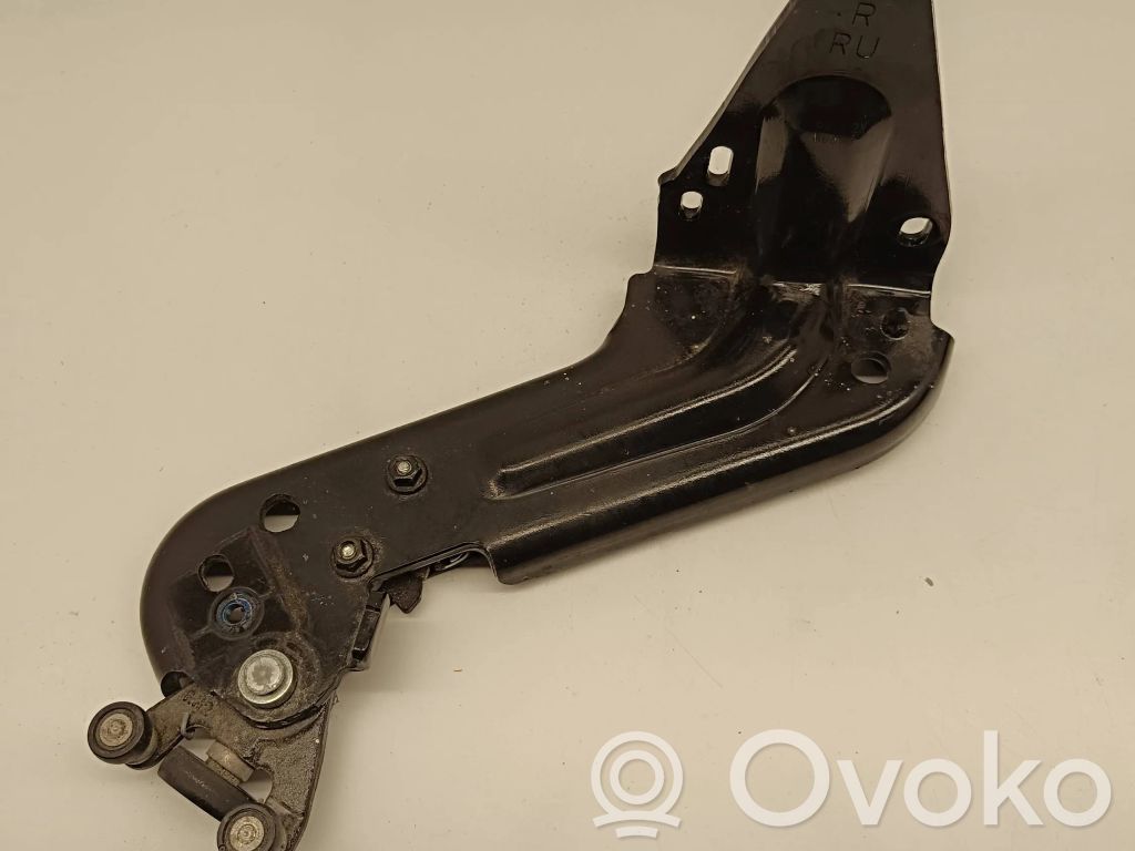 Chrysler Pacifica Sliding door lower roller guide/hinge 