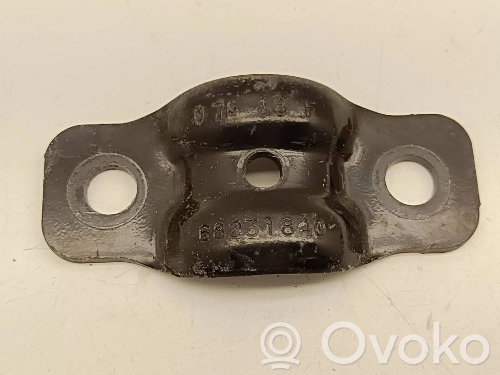 Chrysler Pacifica Sway bar bush bracket, front 