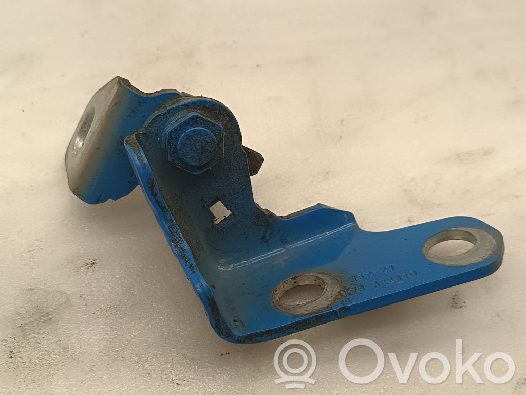 Front door lower hinge   JX7BA22810