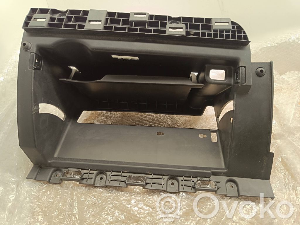 Dodge Durango III Glove box frame 