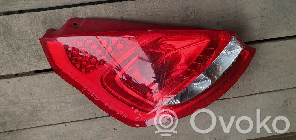Rear/tail lights   8A6113405A