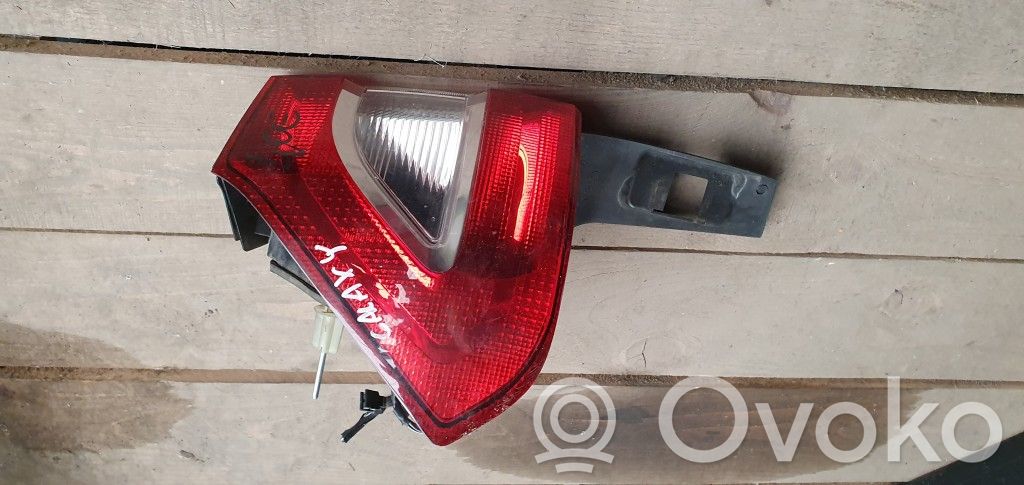 Rear/tail lights   6M2113N553A