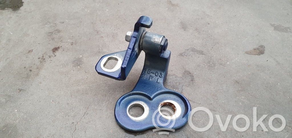 Ford Focus Priekšpusē apakšējā vira (eņģe) 