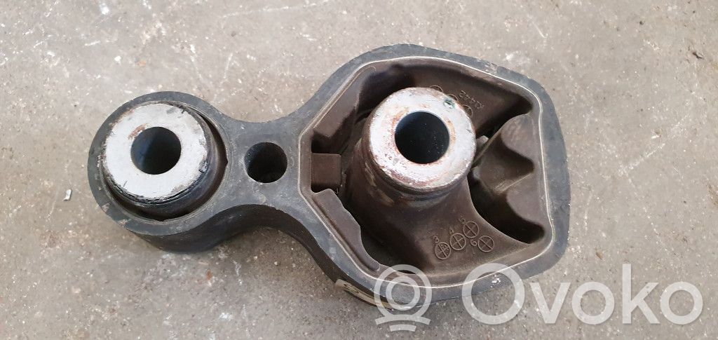 Engine mount bracket   KH31