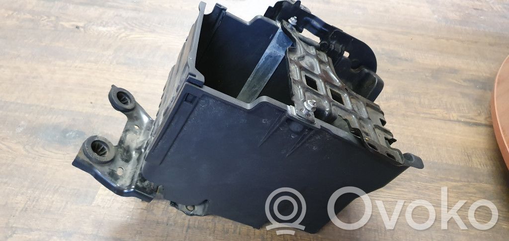 Akumuliatoriaus dėžė   C1BT10723AB,3V2110718AD,5V5110A789AF