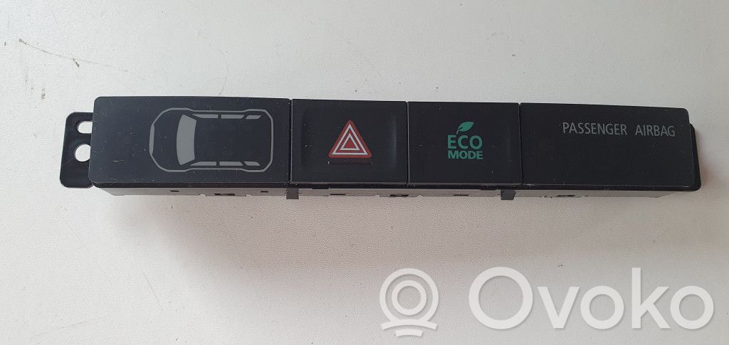 Other switches/knobs/shifts   C68233A,8002B409A