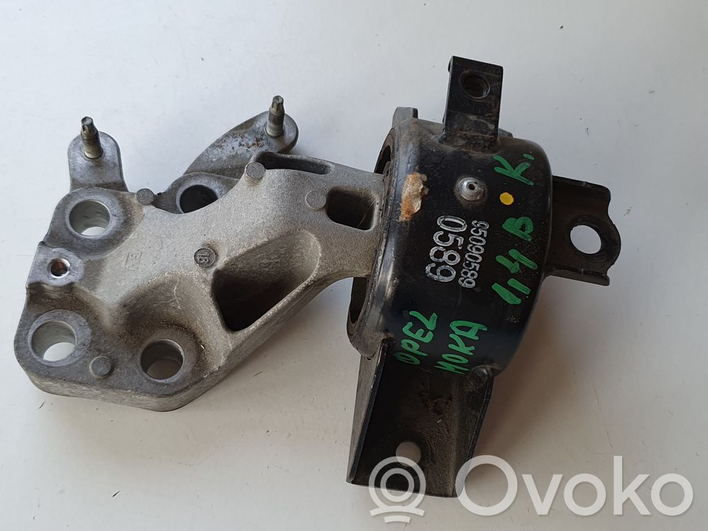 Opel Mokka Engine mount bracket 