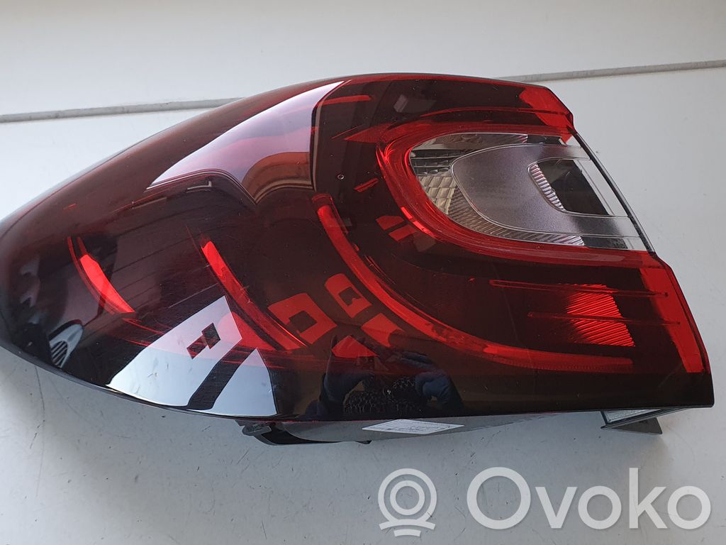 Rear/tail lights   265557349R