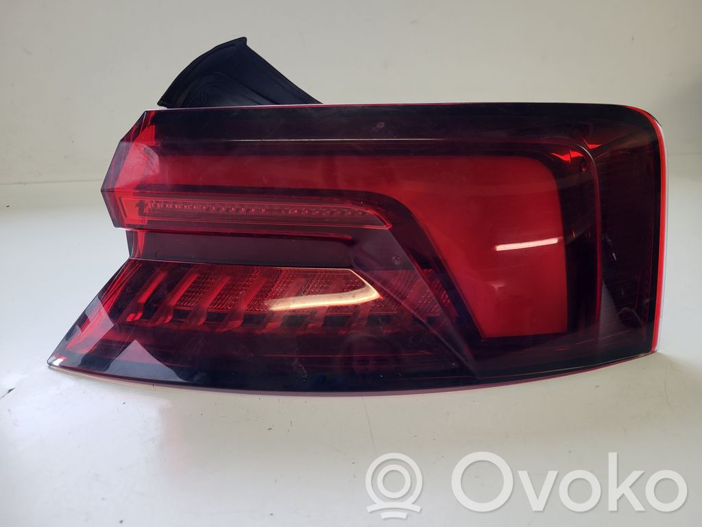 Tailgate rear/tail lights   8W6945092J