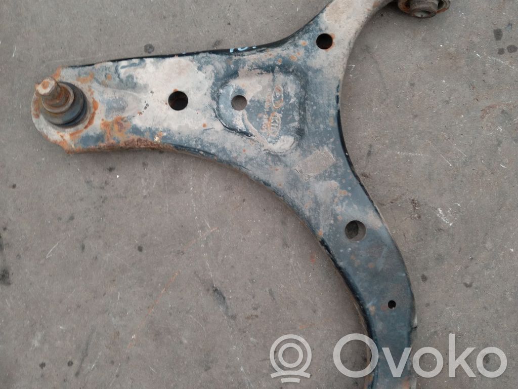 Front lower control arm/wishbone   545012P000