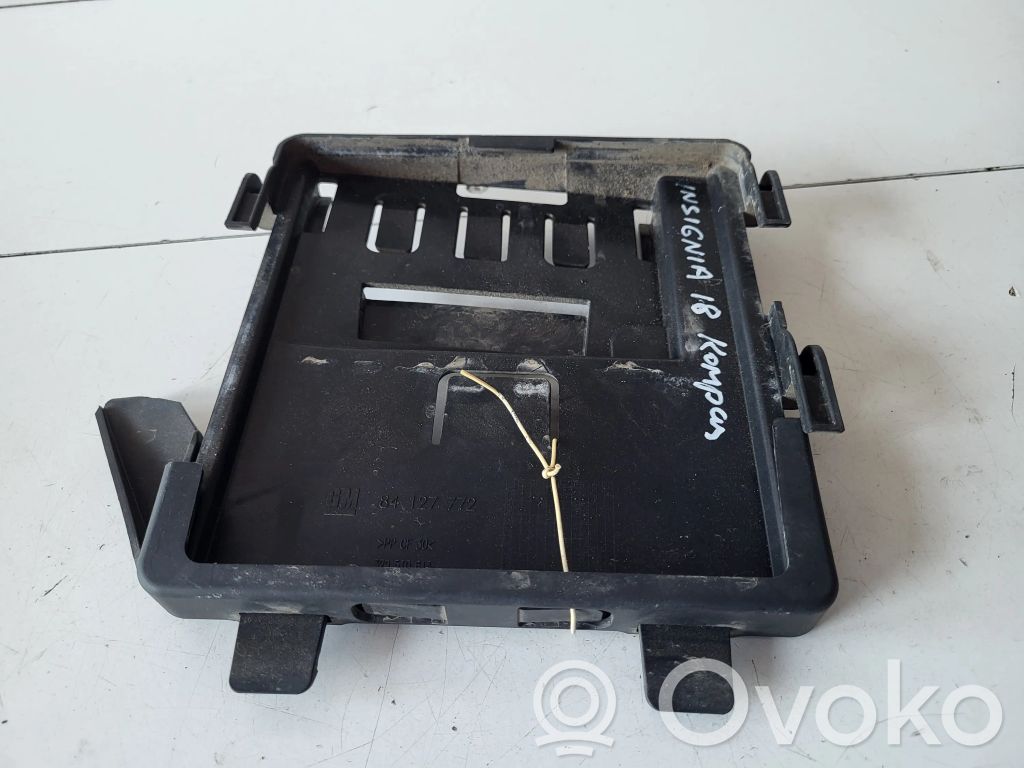 Opel Insignia B Variklio valdymo bloko laikiklis 