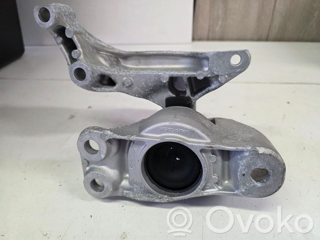 Engine mount bracket   12320745R