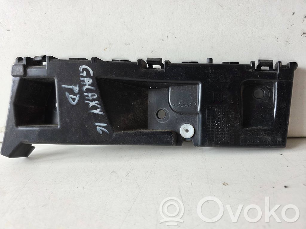 Front bumper mounting bracket   EM2B17D958A
