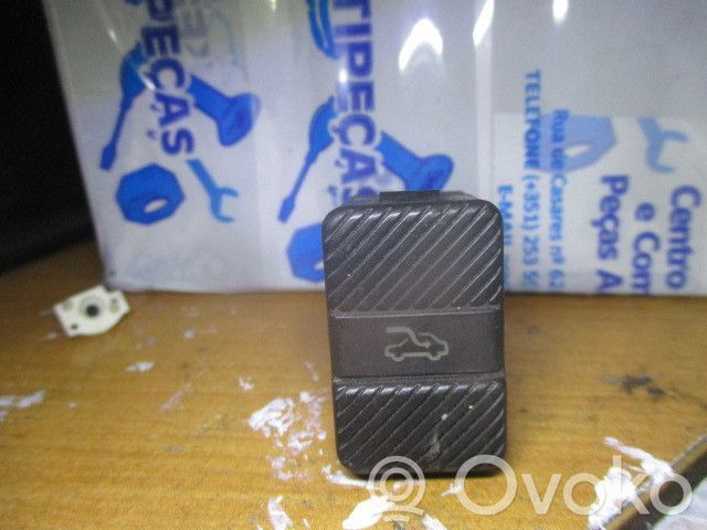 Electric window control switch   357959855,4P